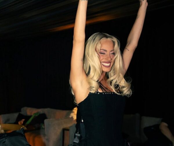 Tini presenta "FUTTTURA" en Telefuturo - Teleshow