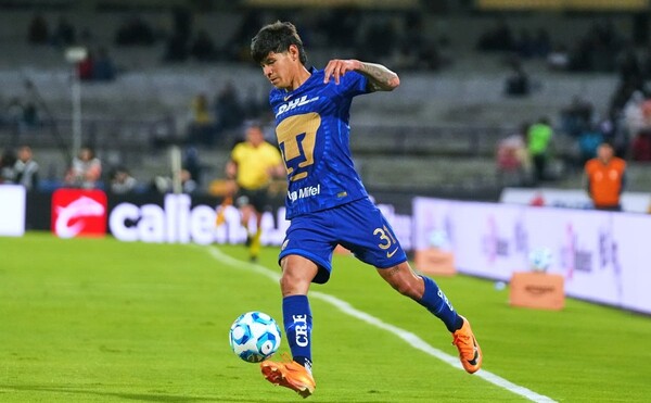 Robert Morales marca, pero falla un gol increíble en la derrota de Pumas