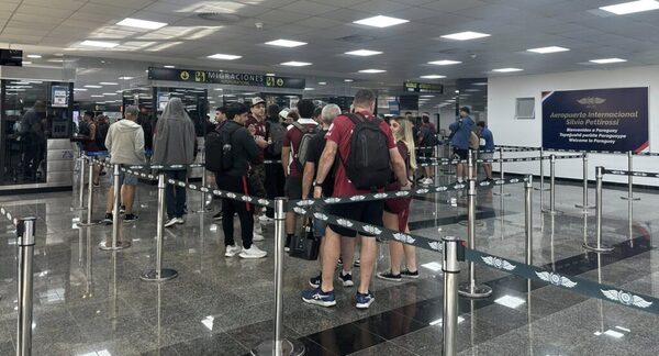 Aeropuerto está en una etapa de crecimiento, causa de largas filas para pagar estacionamiento - ADN Digital