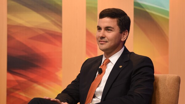 Santiago Peña apoya ofensiva de EEUU contra Irán y señala "fracaso" de la gobernanza mundial