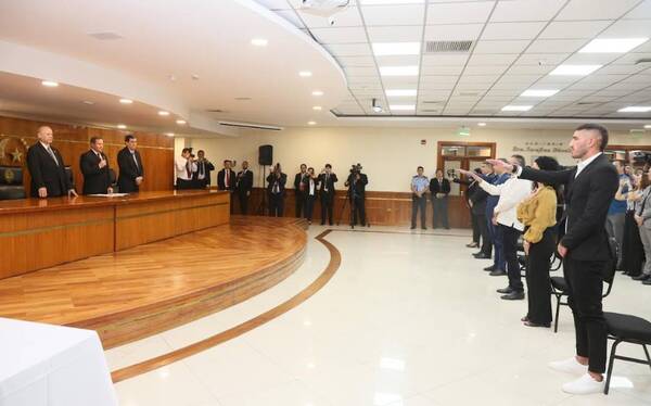 ¡Sí juro! Gastón Olveira es oficialmente paraguayo