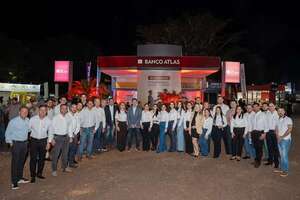 Noche Atlas reunió a clientes del sector agro en la Expo Canindeyú 2026 - Empresariales - ABC Color