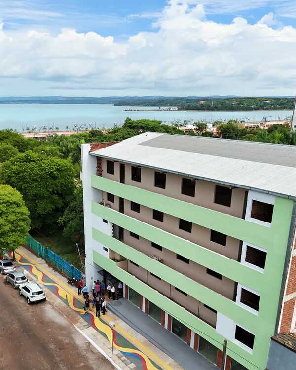 Acto de firma y entrega de becas para la residencia universitaria 2026, iniciativa del Diputado Sebastián Remesowski