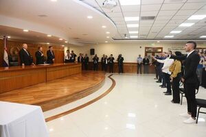 Presidente y vicepresidentes tomaron juramento a nuevos ciudadanos naturalizados