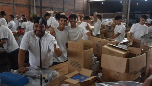 El Estado hace mucho más en materia de apoyo escolar de lo que establece la Constitución