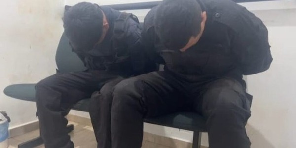 Detienen en Foz de Iguazú a dos paraguayos que se hacían pasar por policías - ADN Digital