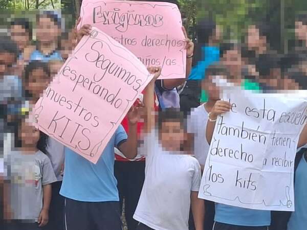 “Nosotros también queremos estar mejor”: Más protestas por falta de kits escolares del MEC - Nacionales - ABC Color