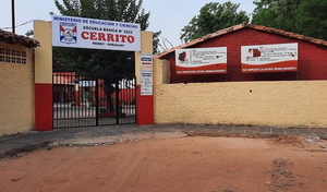 Denuncian que alumna se orinó en clase porque no tenía G. 2.000 para pagar el baño en la escuela  - Noticiero Paraguay