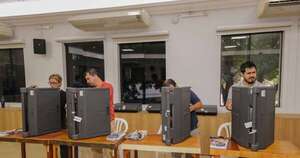 La Nación / TSJE intensifica entrenamiento técnico sobre máquinas de votación