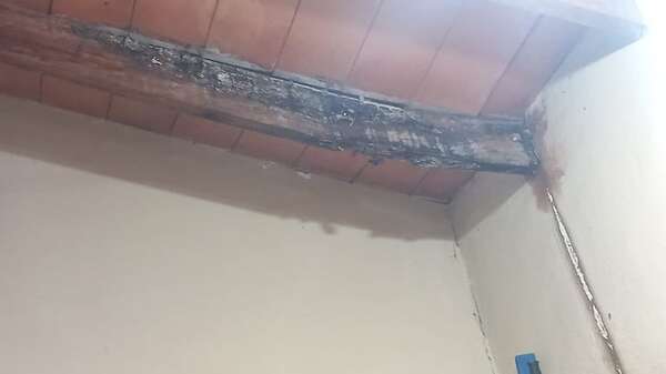 Techo de escuela podría colapsar y responsabilizan a autoridades municipales - Nacionales - ABC Color