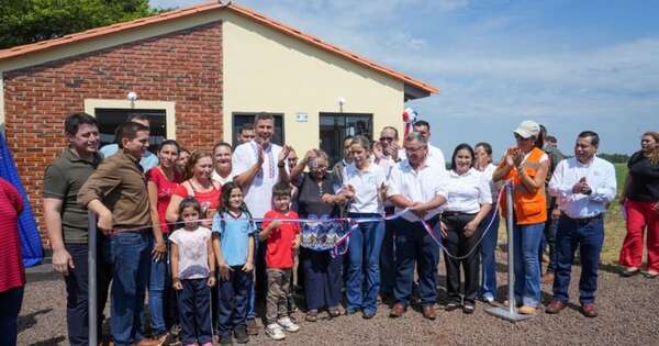 La Nación / Gobierno entrega 121 viviendas en Caazapá y verifica obras en Guairá