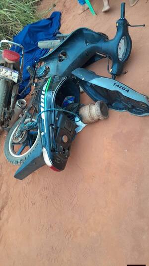 Un chico de 13 años murió tras choque entre motos