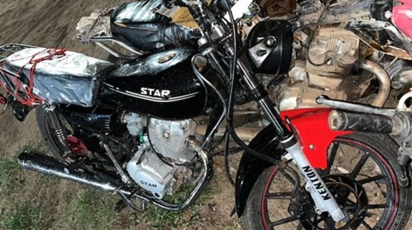 Adolescente muere tras accidente entre moto, auto y camioneta