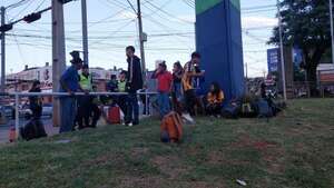 Liberan a indígenas “retenidos” y son trasladados a la Plaza Italia - Policiales - ABC Color