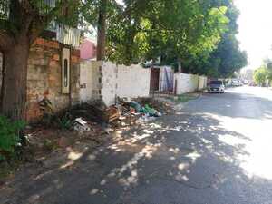 Basural a una cuadra de la escuela Tomasa Ferreira de Meza - San Lorenzo Hoy