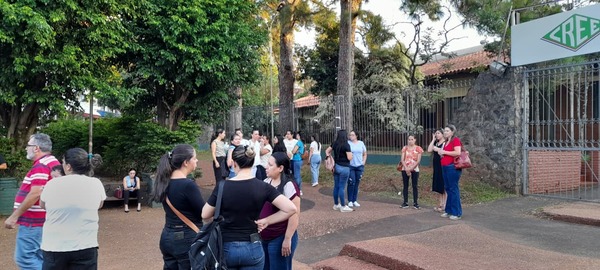 Padres de alumnos del CREE se movilizan en Encarnación por falta de docentes