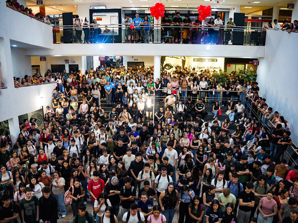 Un emocionante bienvenida a los estudiantes que inician sus carreras en la UNAE