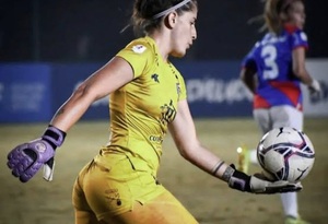 Polémica en Perú por supuesto maltrato a arquera paraguaya