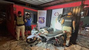 Policía interviene local de venta de drogas a metros de un colegio en Fernando de la Mora: Dos detenidos