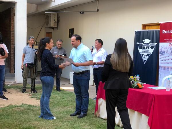 Habilitan ampliación de la Residencia Universitaria de Encarnación y entregan nuevas becas a estudiantes