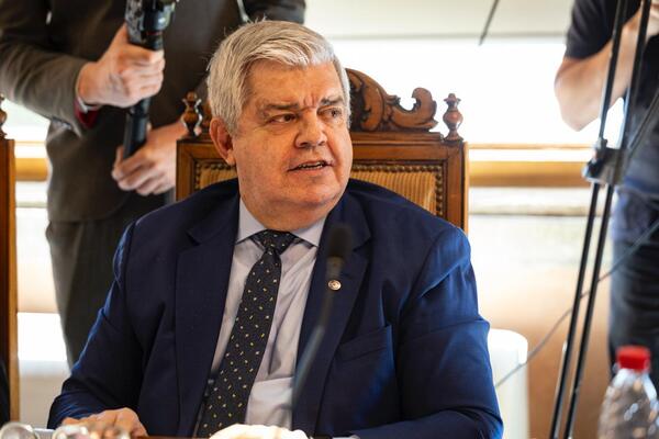 Riera afirma que nunca estuvo de acuerdo con la expulsión de Kattya González del Senado