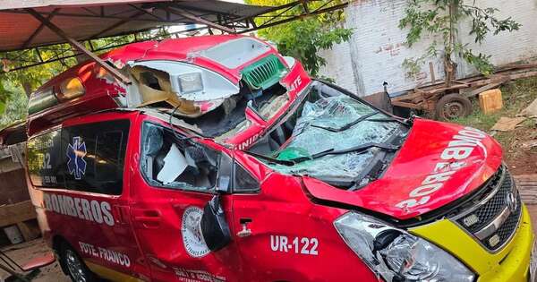 La Nación / Presidente Franco: tanque de agua aplastó ambulancia de los bomberos