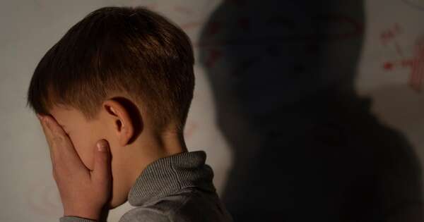 La Nación / Niño vivió con miedo durante 5 años: pediatra descubrió violencia de su niñera