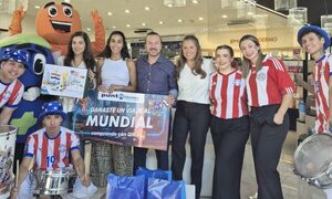 ¡PUNTO FARMA ENTREGA EL PREMIO A LA GANADORA DEL VIAJE AL MUNDIAL!