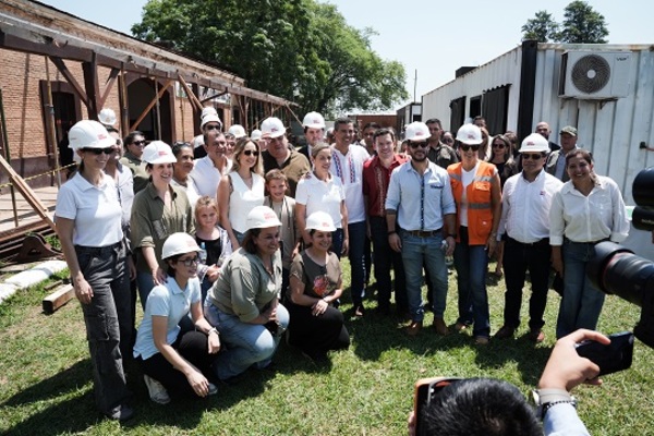 Peña visita restauración de estación ferroviaria en Guairá