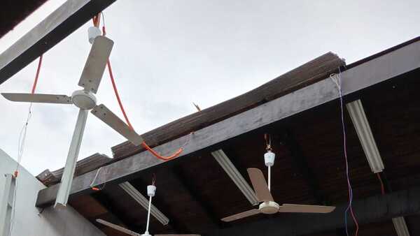 Video: Alumnos heridos tras caída de techo por el temporal en Encarnación