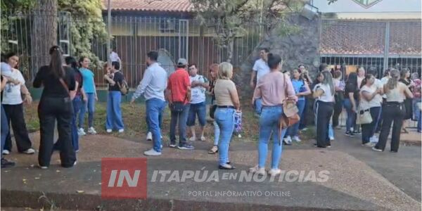 PADRES DE ESTUDIANTES DEL CREE SE MANIFESTARON  ANTE FALTA DE PROFESORES