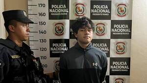 Lo pillaron intentando robar un auto, negó todo y dijo que lo atraparon por "la belleza"