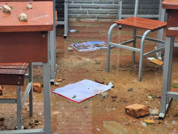 AUDIO. Cuatro niños lesionados tras destechamiento de una escuela en Encarnación - Periodísticamente - ABC Color