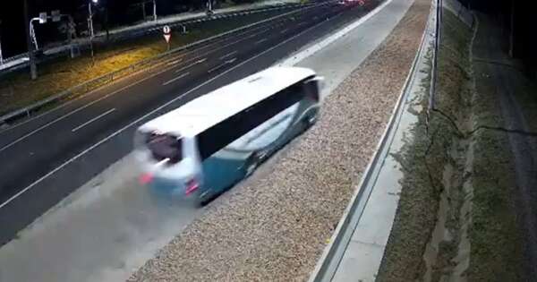 La Nación / Bus con 30 pasajeros a bordo sufrió desperfecto mecánico y utilizó la rampa de frenado
