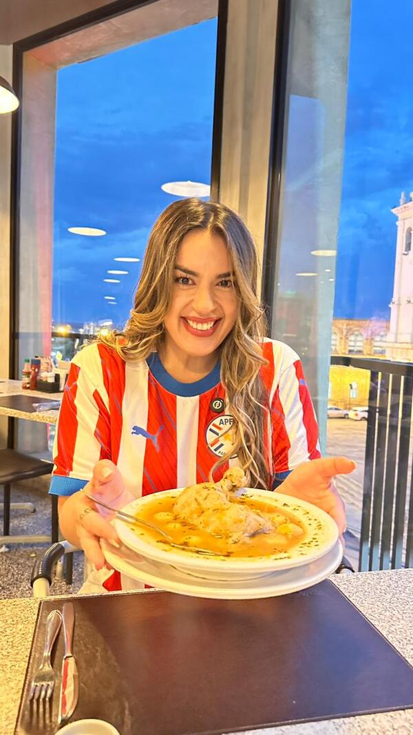 Popular / ¡Del vori vori a la Fórmula 2! Comunicadora paraguaya une gastronomía e identidad nacional en apoyo a Joshua Dürkse