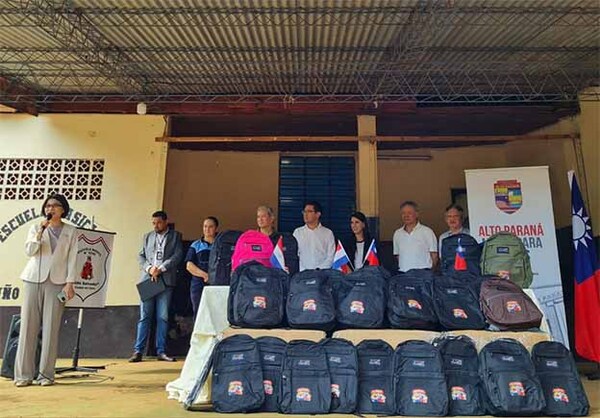 Taiwán y Alto Paraná unen esfuerzos por la educación: Donación de mochilas beneficiará a niños de escasos recursos | DIARIO PRIMERA PLANA