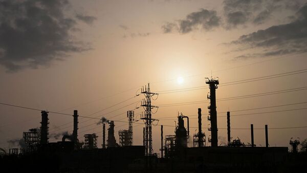 Crisis del petróleo: El precio del barril supera los 90 dólares debido a la guerra en Oriente Medio