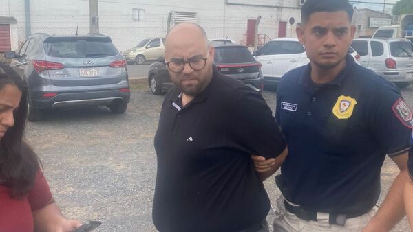 Médico forense de la Fiscalía es detenido por extorsión y cohecho