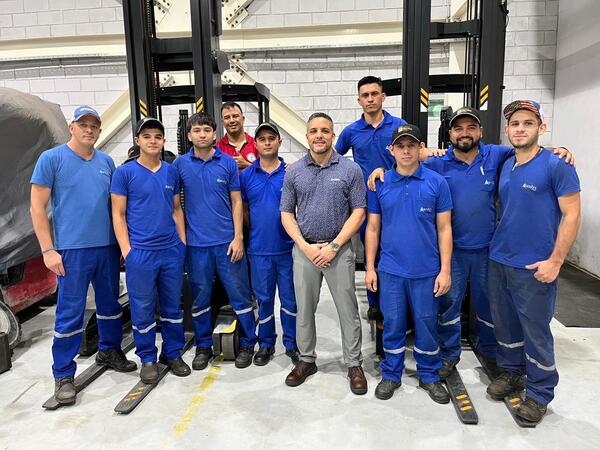 GANDYS entrena y actualiza a operadores de nuevos modelos de los montacargas Crown - Amigo Camionero