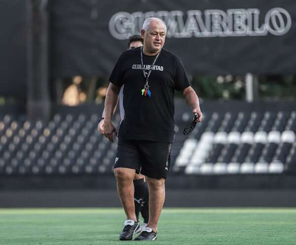 Francisco “Chiqui” Arce prepara el debut de un zaguero de 17 años ante Luqueño - Libertad - ABC Color