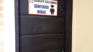 Denuncian cobro de G. 2000 para entrar al baño en escuela de Ñemby