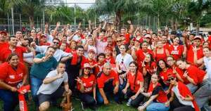 La Nación / Camilo Pérez suma adhesión en recorrido por barrios capitalinos