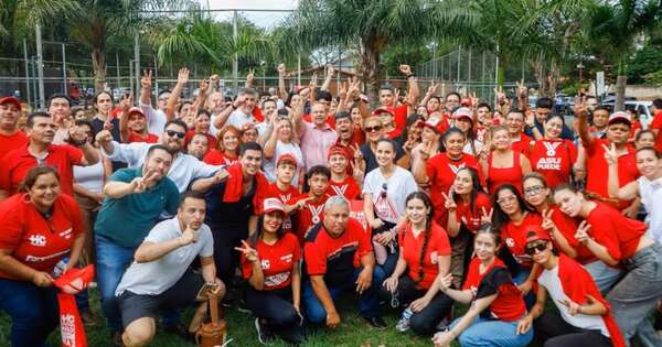 La Nación / Camilo Pérez suma adhesión en recorrido por barrios capitalinos