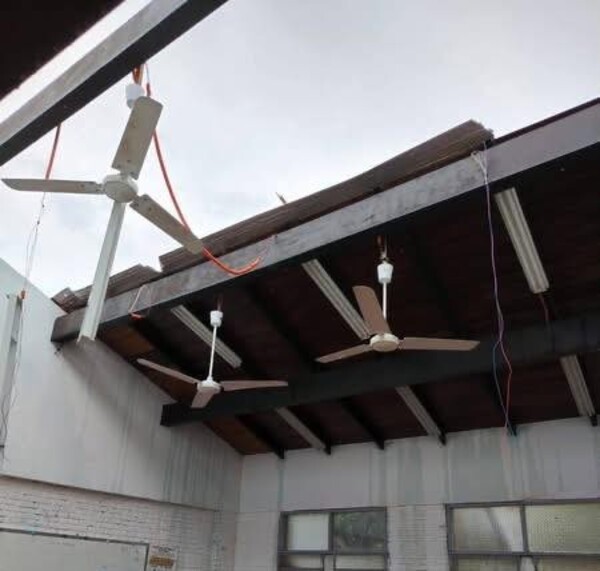 Estudiantes lesionados tras derrumbe de techo durante tormenta en Encarnación