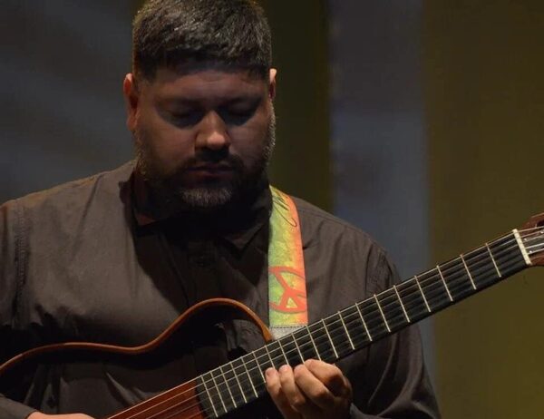 Echeverría: herencia musical y una pasión por las cuerdas paraguayas - Portal Digital Cáritas Universidad Católica