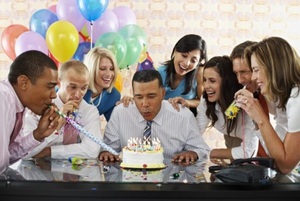 Proponen día libre por cumpleaños para trabajadores