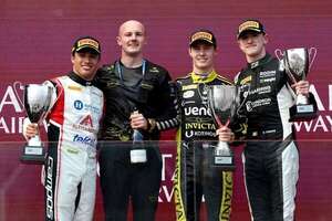 Video: Duerksen, el himno y la bandera paraguaya en el podio - ABC Motor - ABC Color