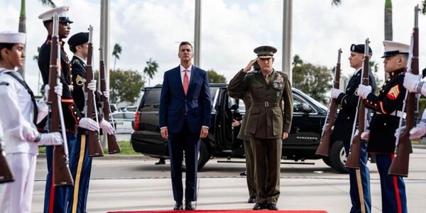 PEÑA ABORDÓ SEGURIDAD HEMISFÉRICA Y COOPERACIÓN CON COMANDANTE DEL COMANDO SUR DE EE.UU.