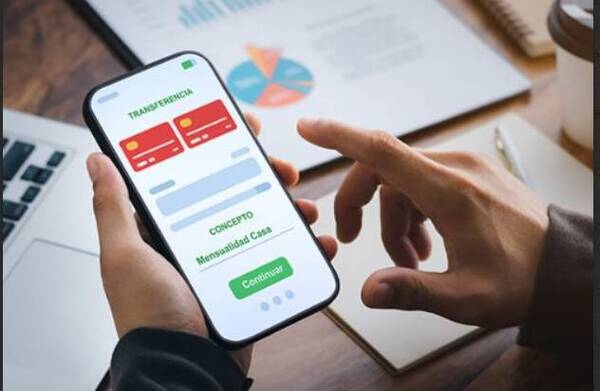 Enfermera devolvió platal que le transfirieron por error