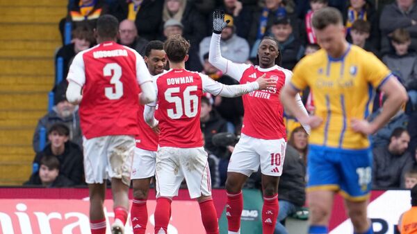 El Arsenal sufre, pero avanza a cuartos de la FA Cup